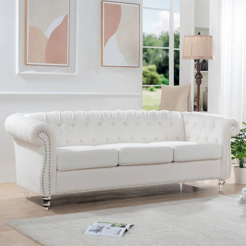 Nordisches Polstersofa mit gerollten Armlehnen