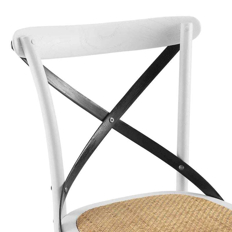 Rattan-Sitzfläche mit gekreuzter Rückenlehne und Ulmenholzrahmen