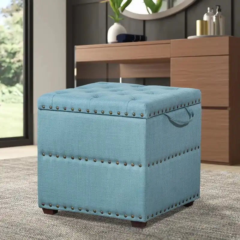 Quadratischer Stoffhocker mit Tablett