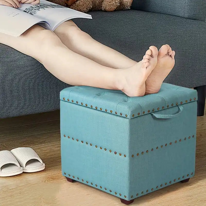 Quadratischer Stoffhocker mit Tablett