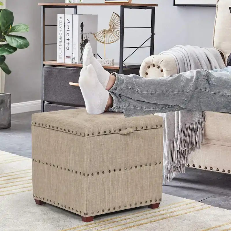 Quadratischer Stoffhocker mit Tablett