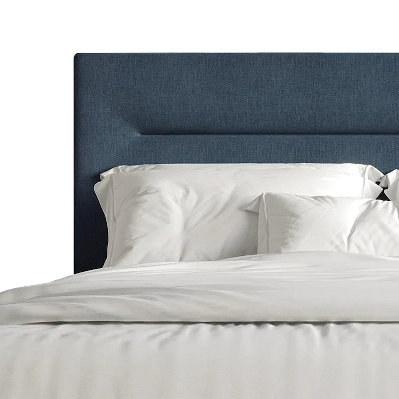 Schlichtes und sauberes gepolstertes Leinenbett