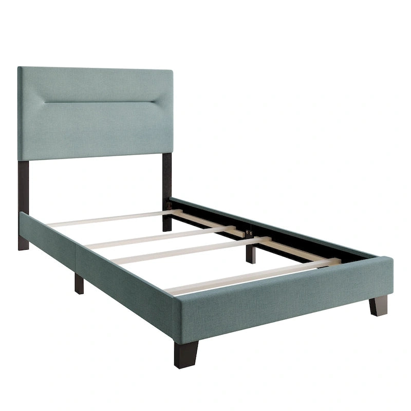 Schlichtes und sauberes gepolstertes Leinenbett