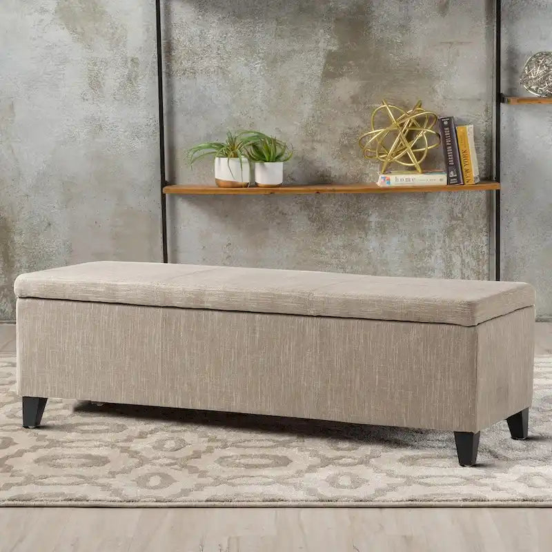 Gepolsterte Aufbewahrungsbank im zeitgenössischen minimalistischen Design