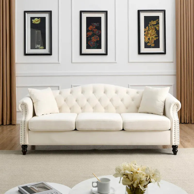 Chesterfield 3-Sitzer Polstersofa mit Zierheftung, Rollarmlehnen und Nagelbesatz