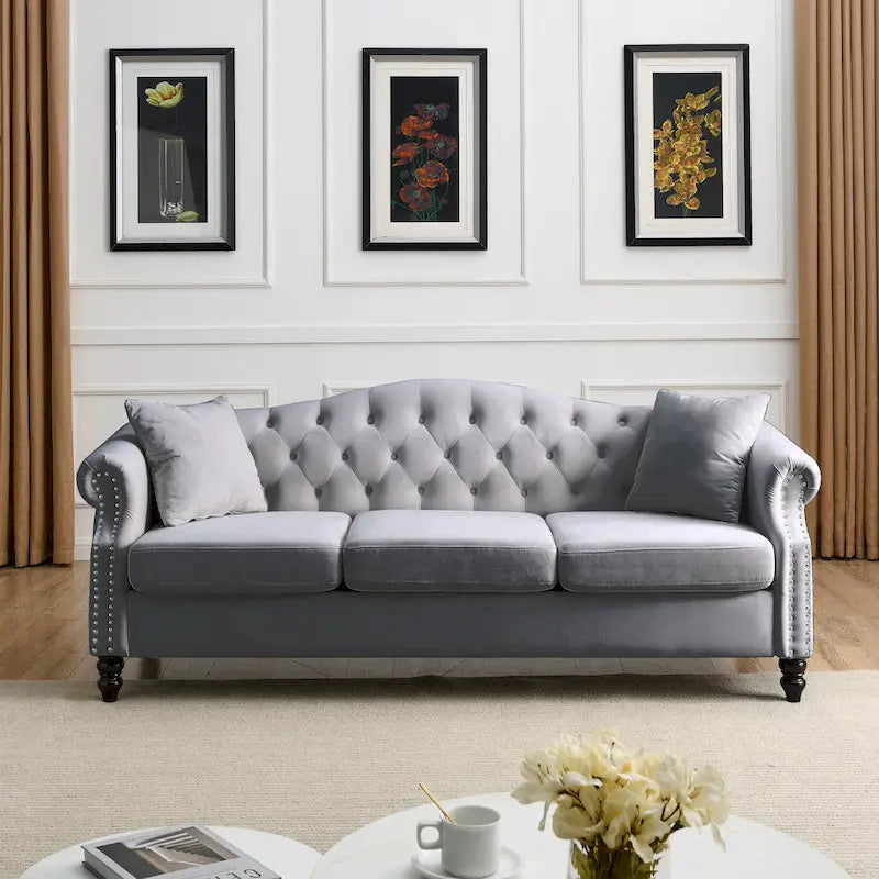 Chesterfield 3-Sitzer Polstersofa mit Zierheftung, Rollarmlehnen und Nagelbesatz